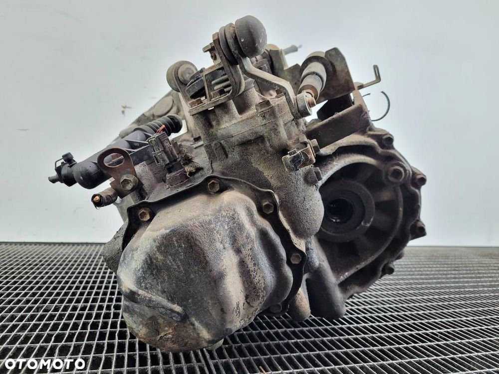 SKRZYNIA BIEGÓW MANUALNA SUZUKI SWIFT III 1.3 BENZYNA 92KM ZNO ZN0 - 5
