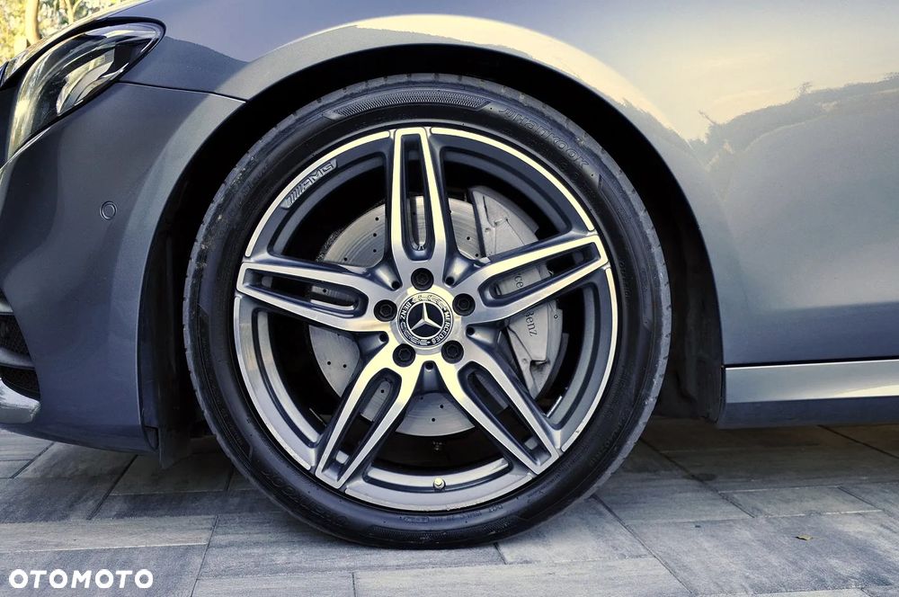Mercedes-Benz Klasa E 220 d 4Matic T 9G-TRONIC AMG Line - 27