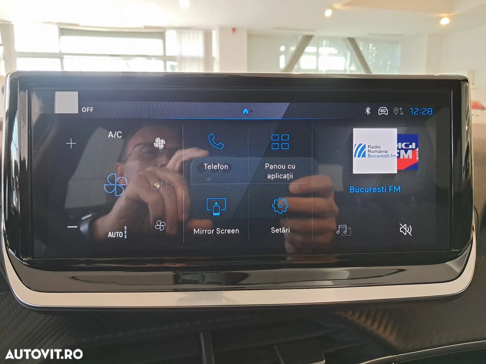 Peugeot 2008 Hybrid 145 e-DSC Allure - 17