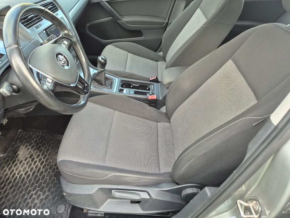 Volkswagen Golf - 16