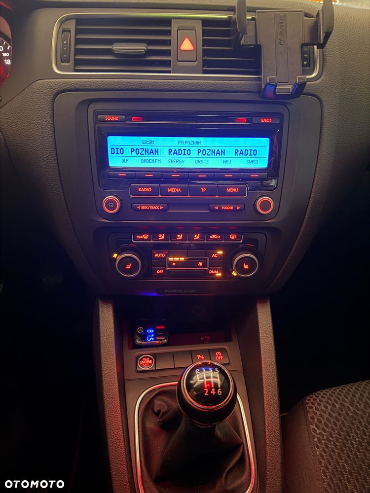 Volkswagen Jetta - 11