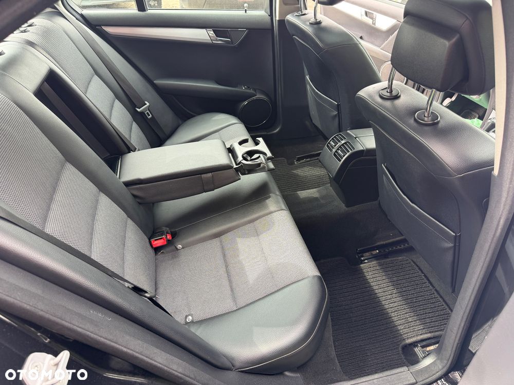 Mercedes-Benz Klasa C ver-200-7g--tronic-avantgarde-edition - 35