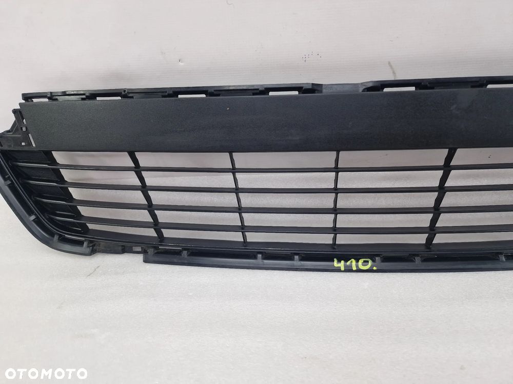 TOYOTA YARIS III 3 11- KRATKA ŚRODKOWA ZDERZAKA PRZEDNIEGO PRZÓD , NR 53112-0D210 , NR AUKCJI KR410 - 4