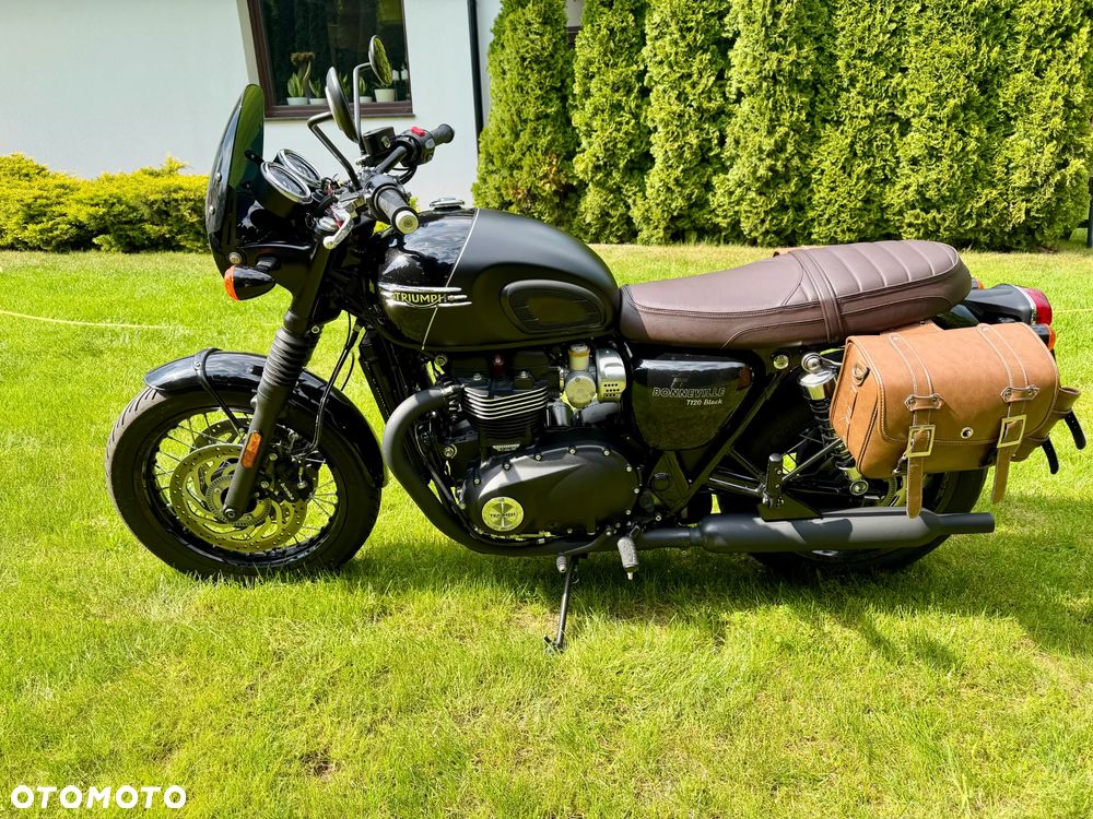 Triumph Bonneville - 2