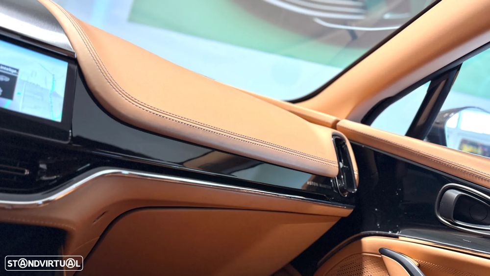 Aston Martin DBX 707 - 40
