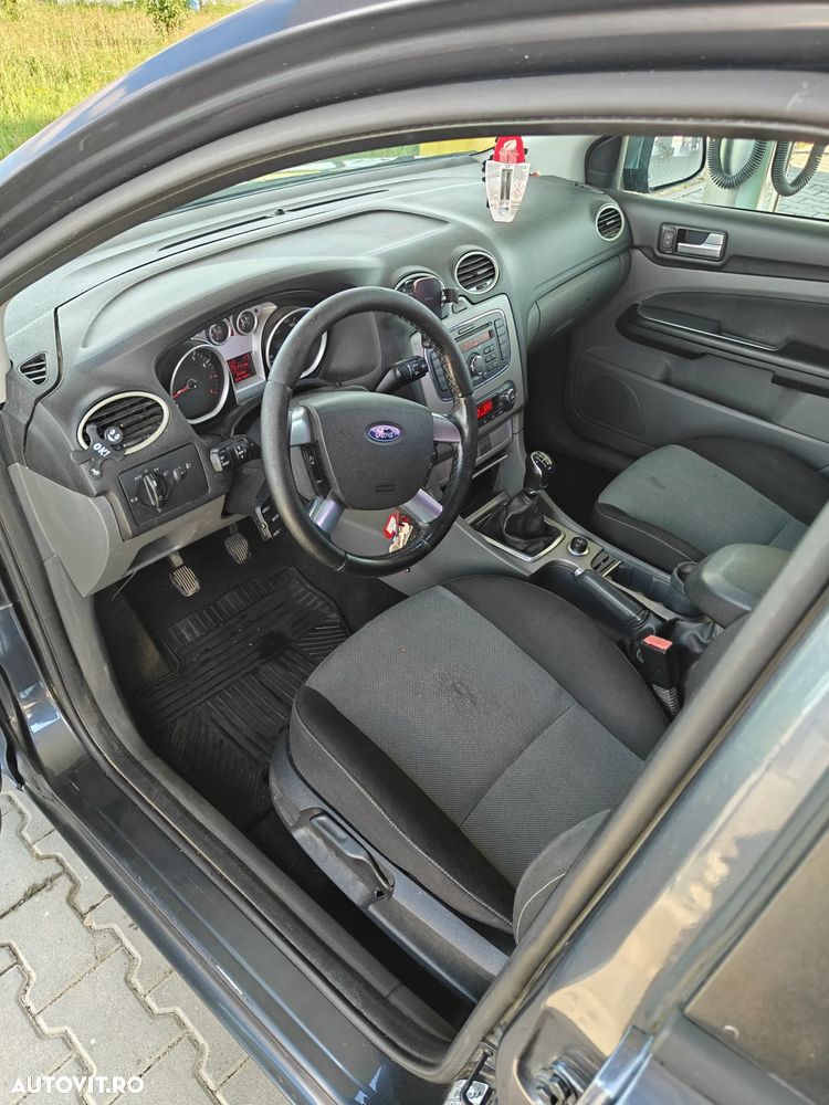 Ford Focus 1.6 Ambiente - 6