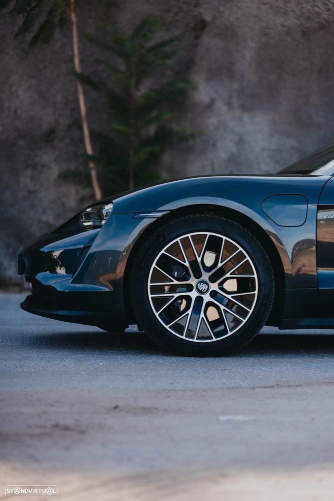Porsche Taycan Sport Turismo - 21