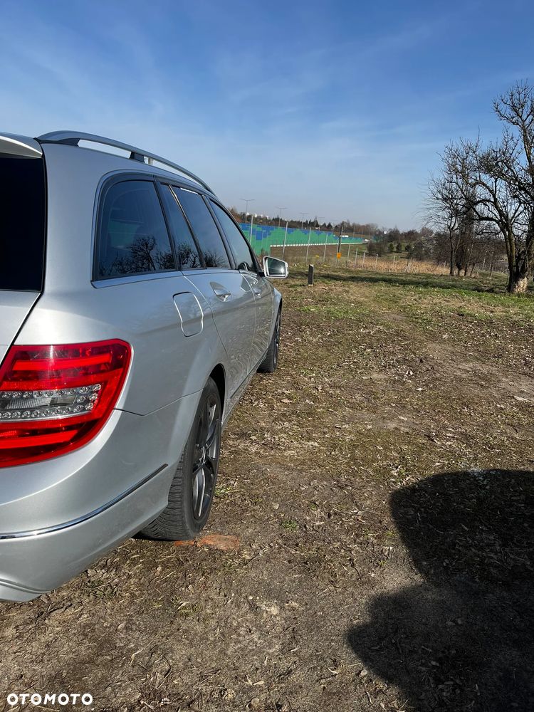 Mercedes-Benz Klasa C 180 CGI BlueEff Avantgarde - 4