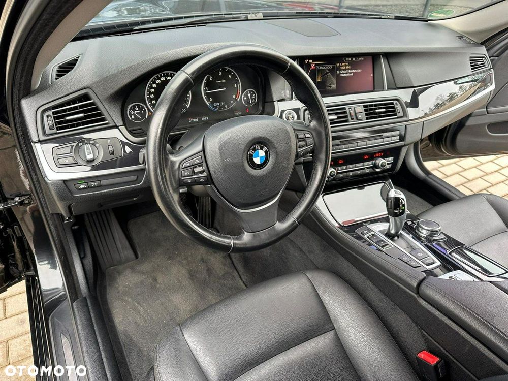 BMW Seria 5 525d xDrive - 10
