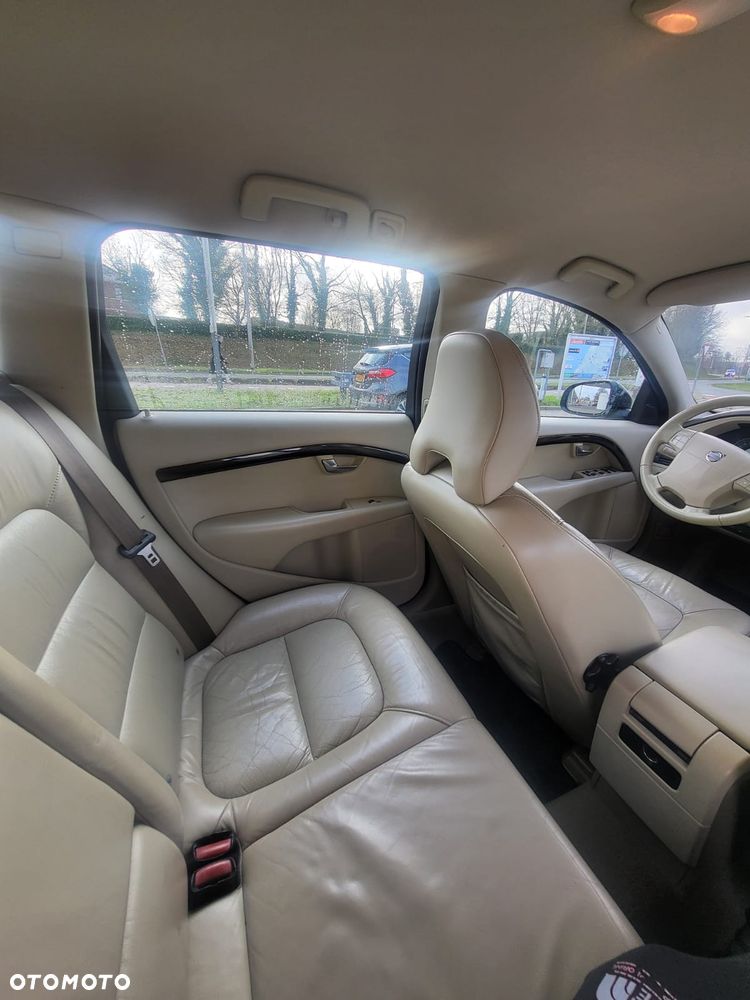 Volvo V70 2.5T Momentum - 4