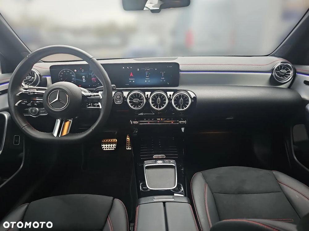 Mercedes-Benz CLA 200 4Matic 8G-DCT AMG Line - 16