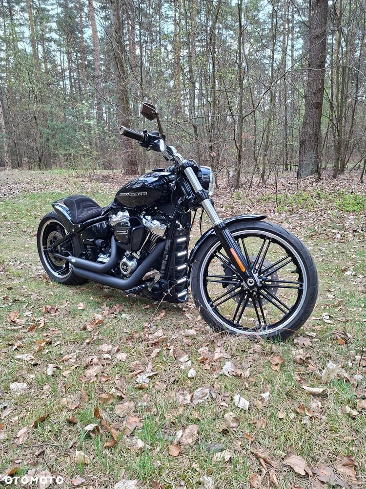 Harley-Davidson Softail Breakout - 22