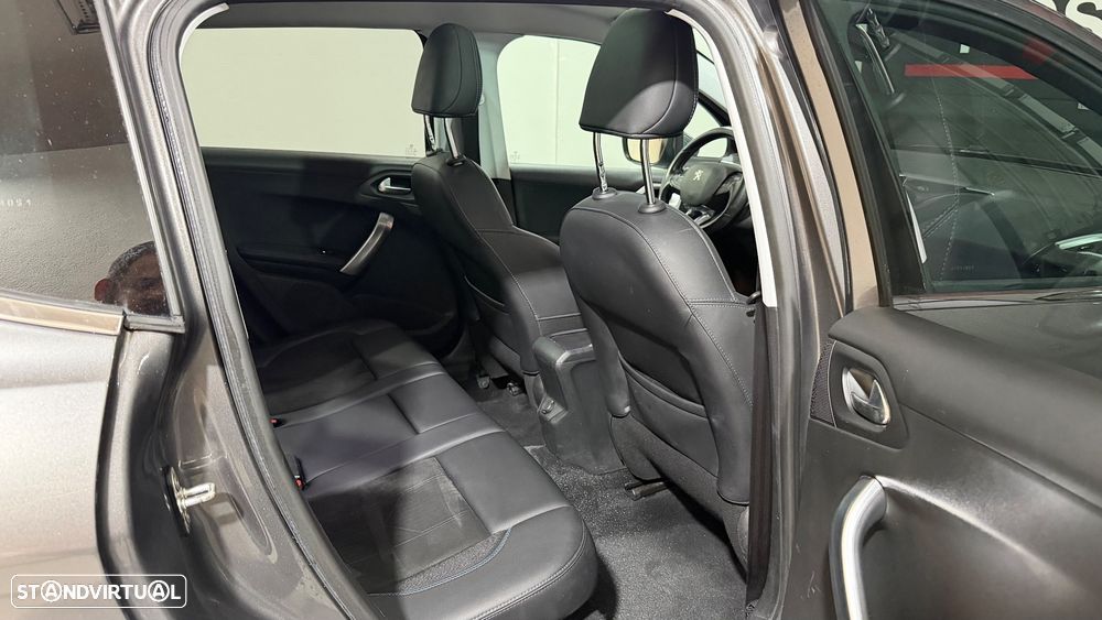 Peugeot 2008 1.2 PureTech Crossway - 16