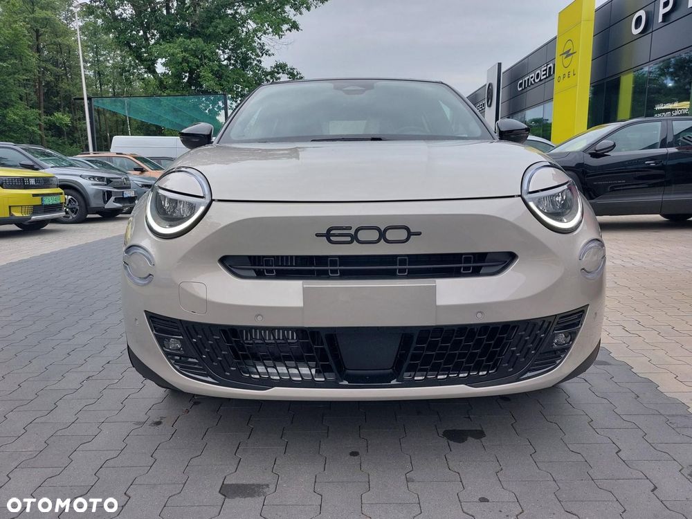 Fiat 600 1.2 Turbo Sport eDCT - 6