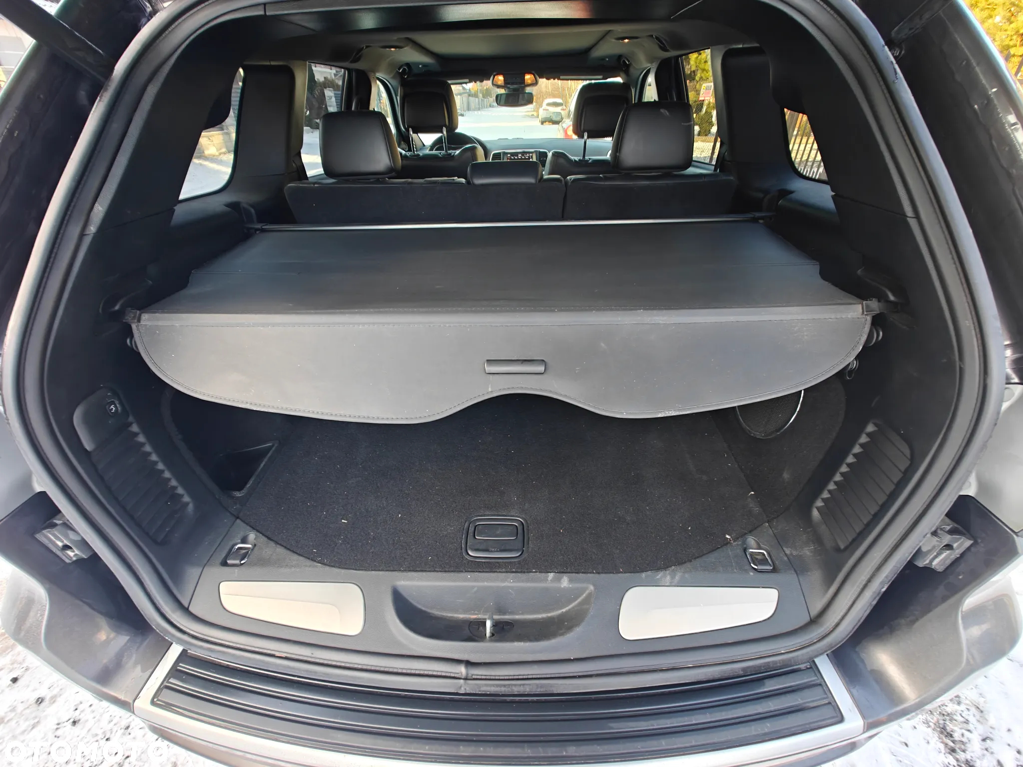 Jeep Grand Cherokee - 12