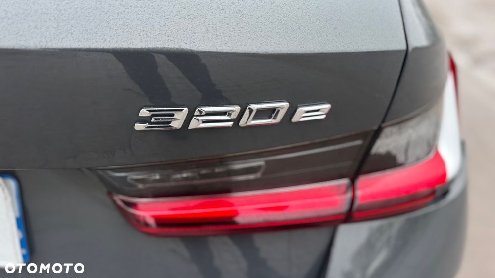 BMW Seria 3 320e PHEV sport - 6