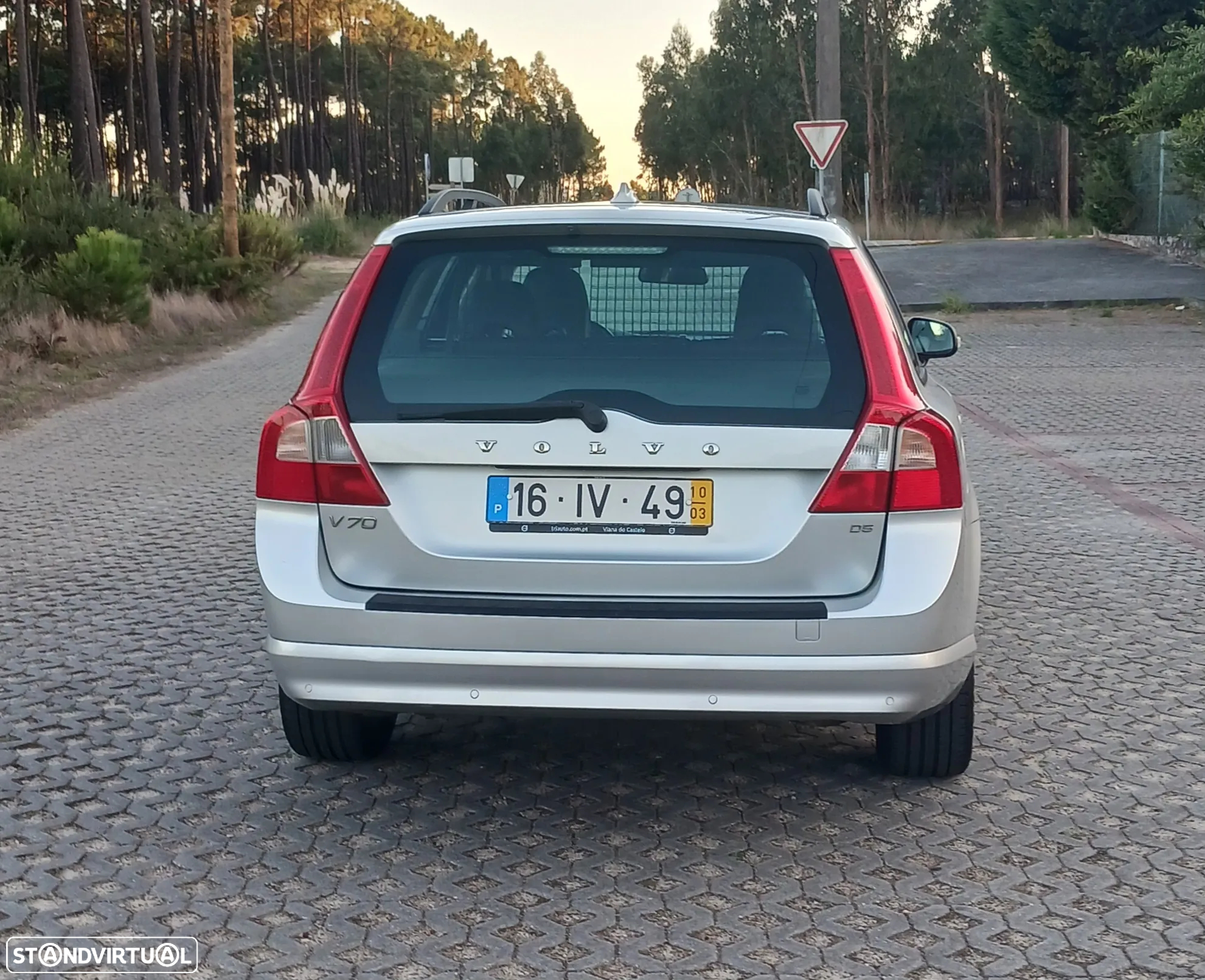 Volvo V70 2.4 D5 Momentum - 5