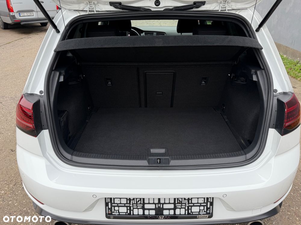 Volkswagen Golf - 8