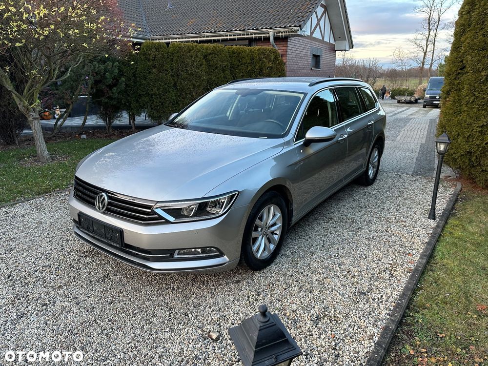 Volkswagen Passat - 1