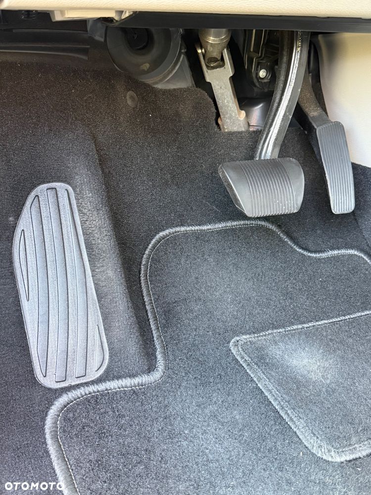 Chrysler Pacifica - 38