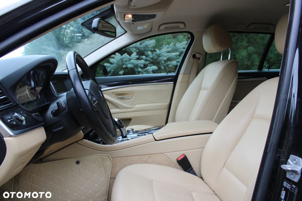 BMW Seria 5 520d Sport Line - 15