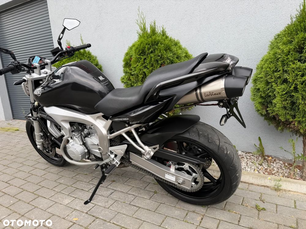 Yamaha FZ - 27