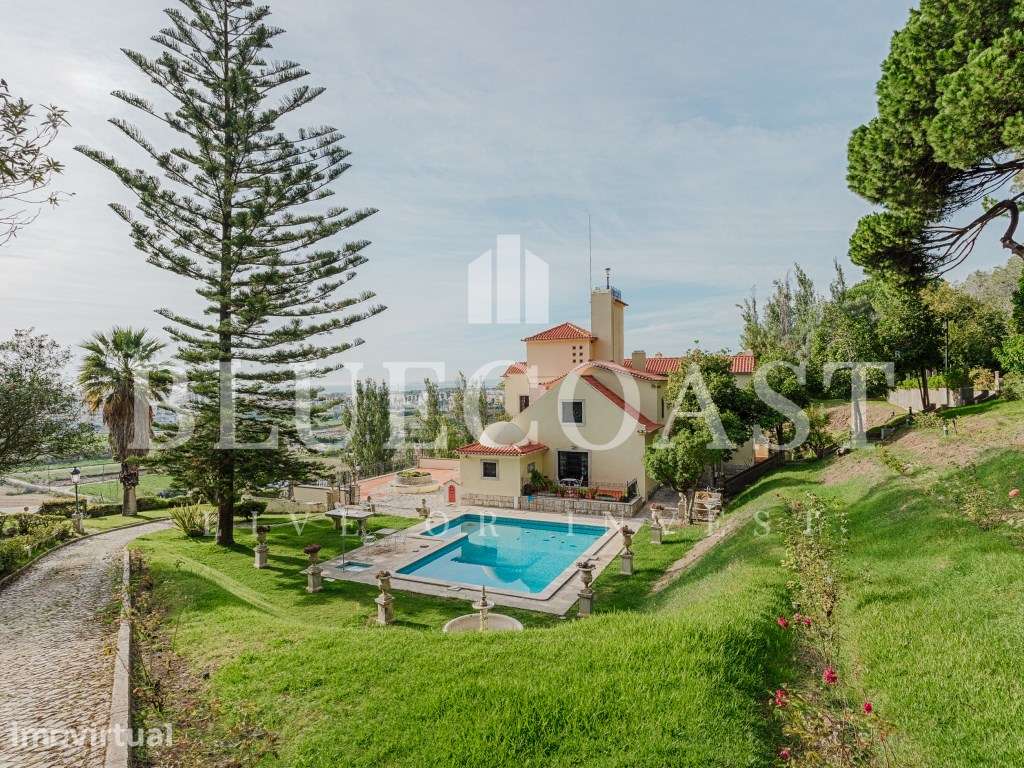 Fantástico Palacete com vista única na Costa da Caparica
