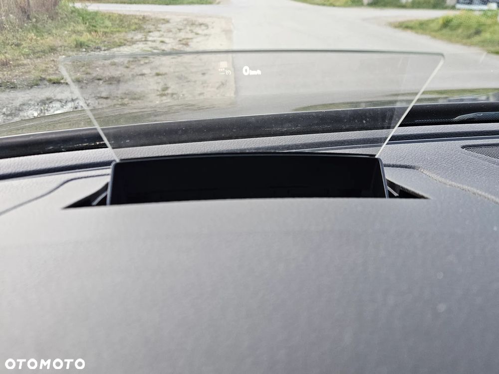 Volkswagen Passat Variant 2.0 TDI SCR 4Motion DSG Highline - 24