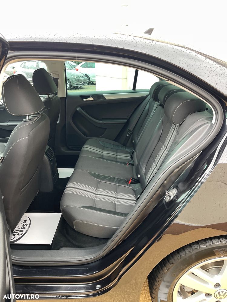 Volkswagen Jetta 1.6 TDI DSG Comfortline - 28