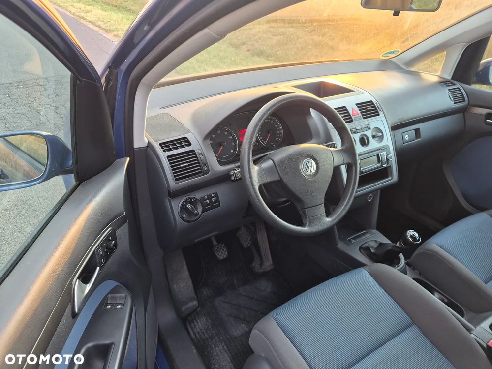 Volkswagen Touran 2.0 FSI Trendline - 6