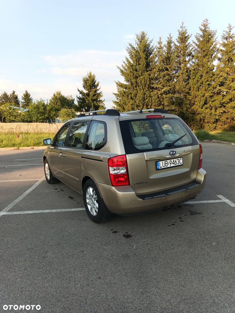 Kia Carnival - 4