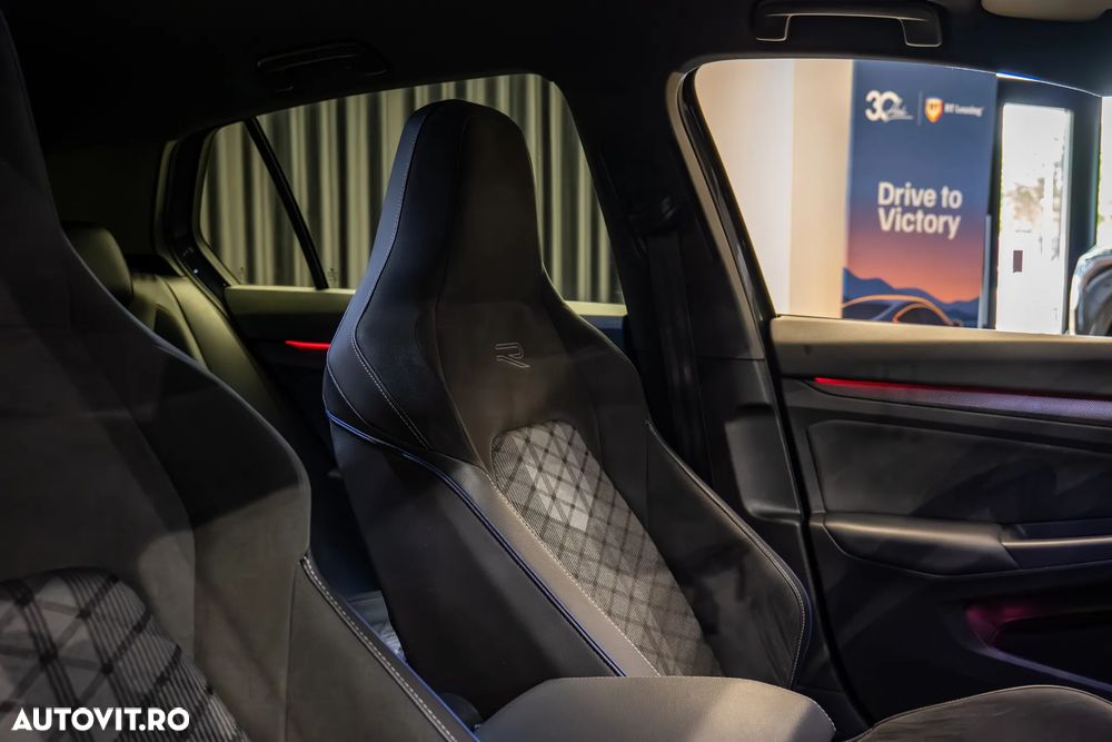 Volkswagen Golf - 25