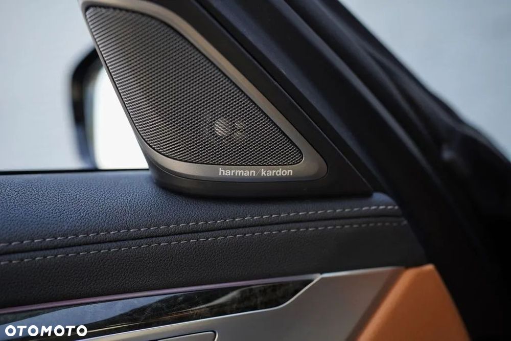 BMW Seria 7 740i - 35
