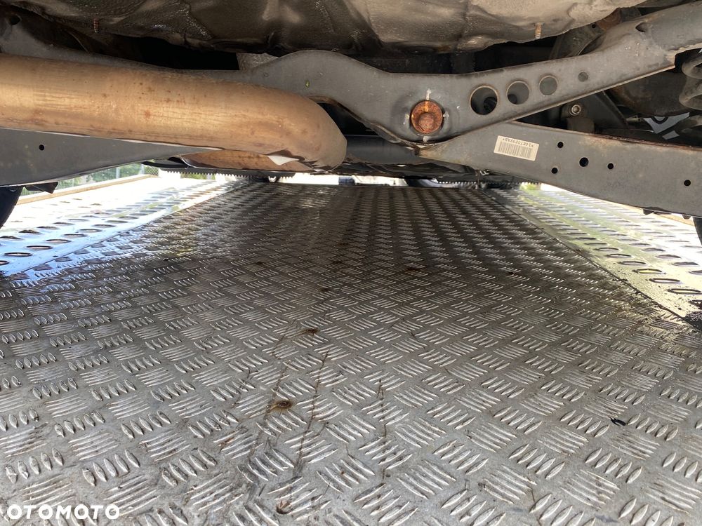Volkswagen Touran 2.0 TDI DPF BlueMotion Technology Cup - 27