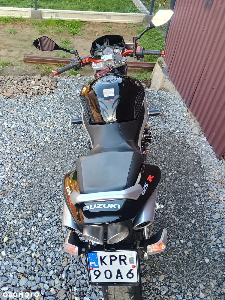Suzuki GSR - 4