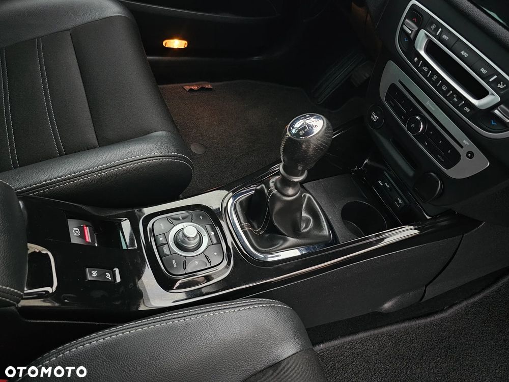 Renault Megane ENERGY TCe 130 BOSE EDITION - 23