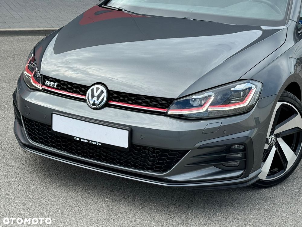 Volkswagen Golf - 10