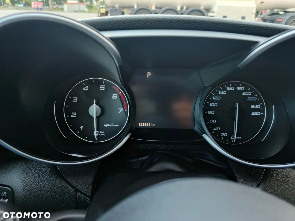 Alfa Romeo Giulia 2.0 Turbo - 16