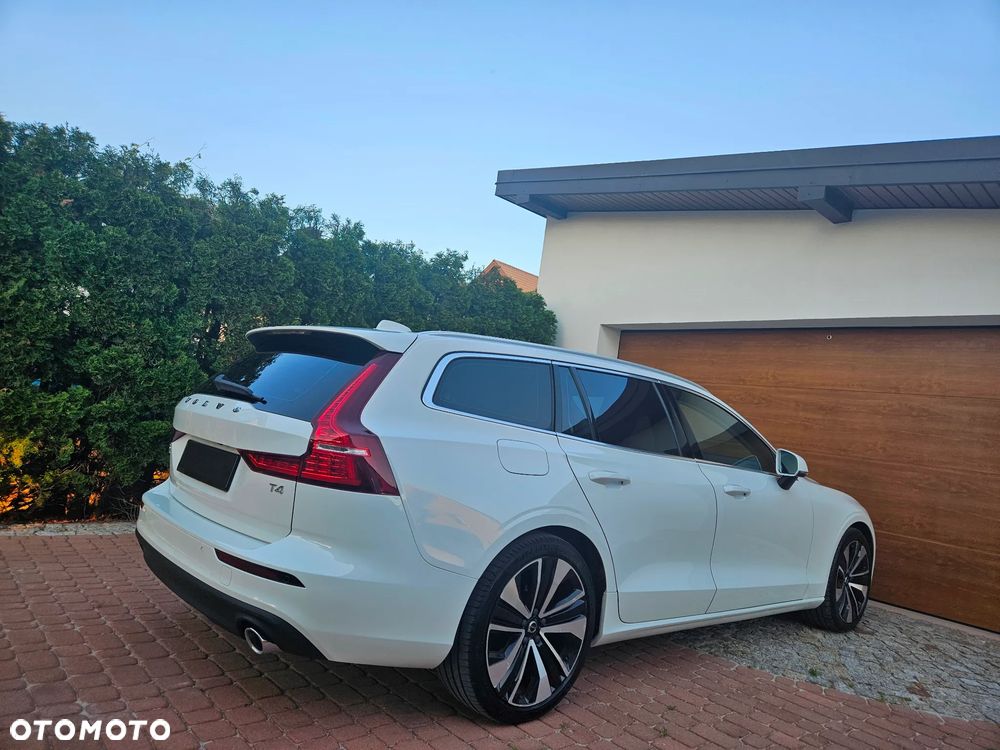 Volvo V60 T4 Momentum Pro - 2