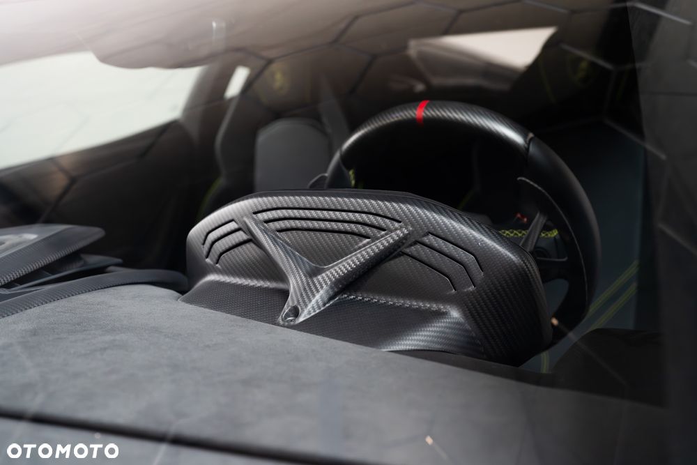 Lamborghini Revuelto - 17