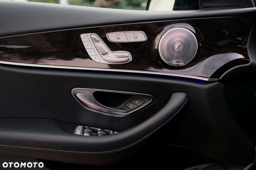 Mercedes-Benz Klasa E 300 9G-TRONIC - 36