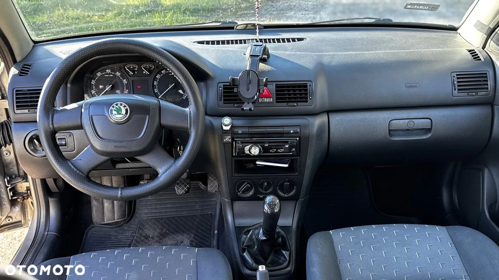 Skoda Octavia 1.6 Tour - 9