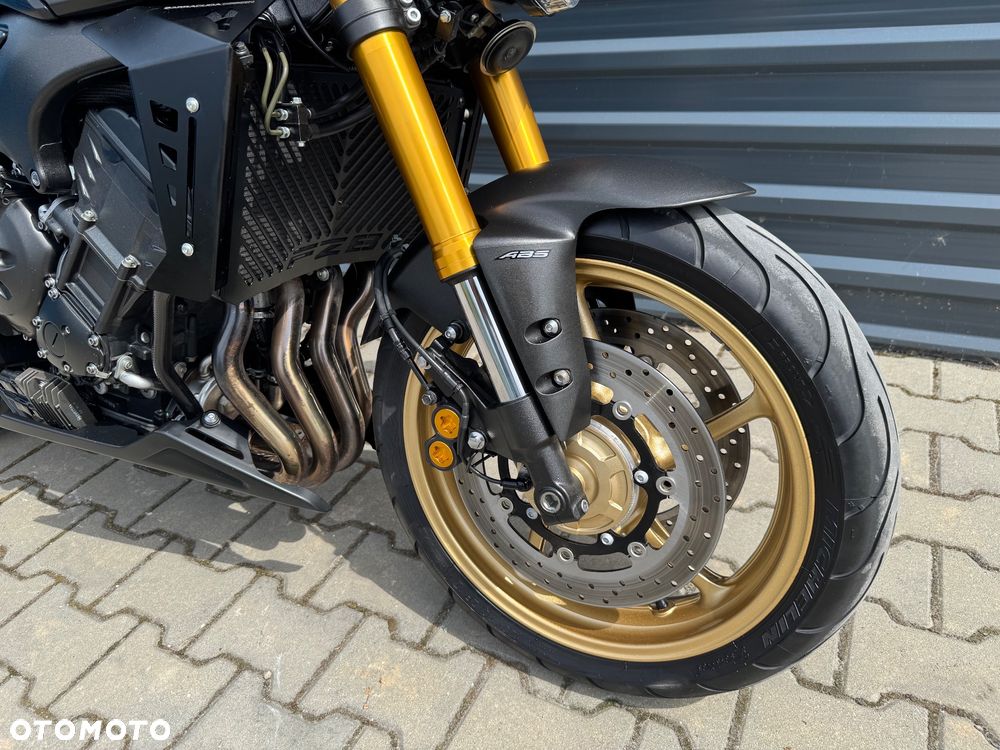 Yamaha FZ8 - 13