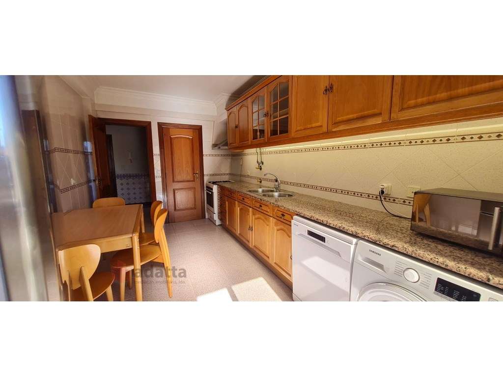 Arrenda-se um acolhedor apartamento T2, localizado junto hospital, ... - Grande imagem: 2/23