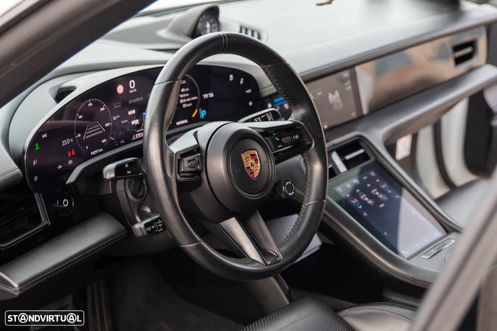 Porsche Taycan - 31