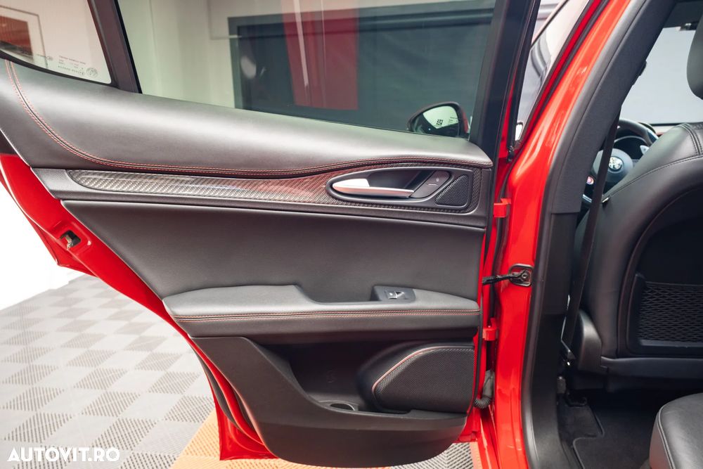 Alfa Romeo Stelvio V6 2.9 Bi-Turbo AT8-Q4 Quadrifoglio - 27