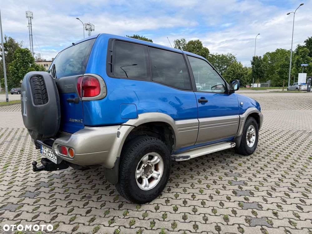 Nissan Terrano 2.7 TDi Luxury - 15