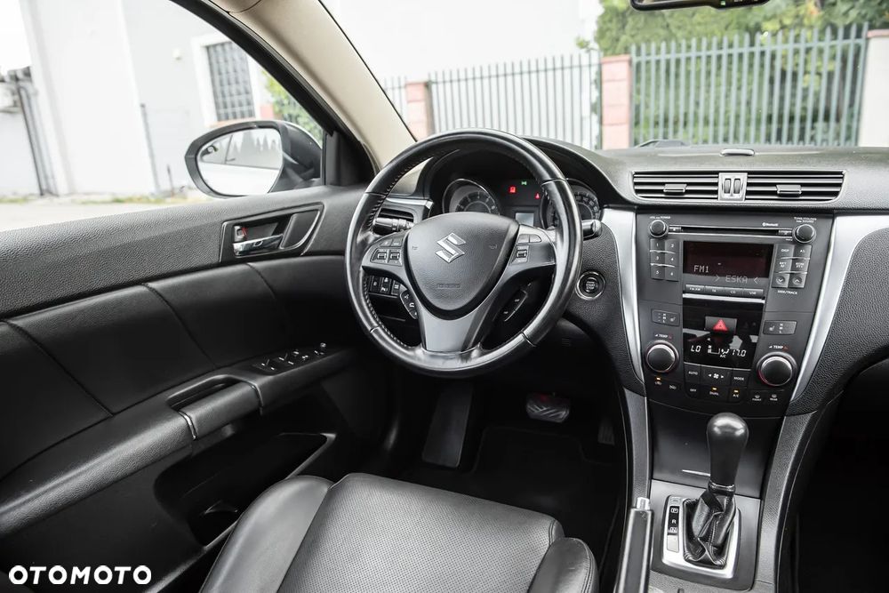 Suzuki Kizashi 2.4 4x4 CVT Sport - 24