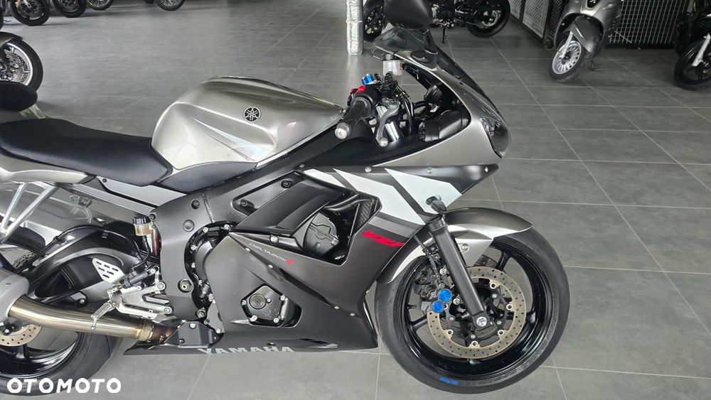 Yamaha R6 - 24