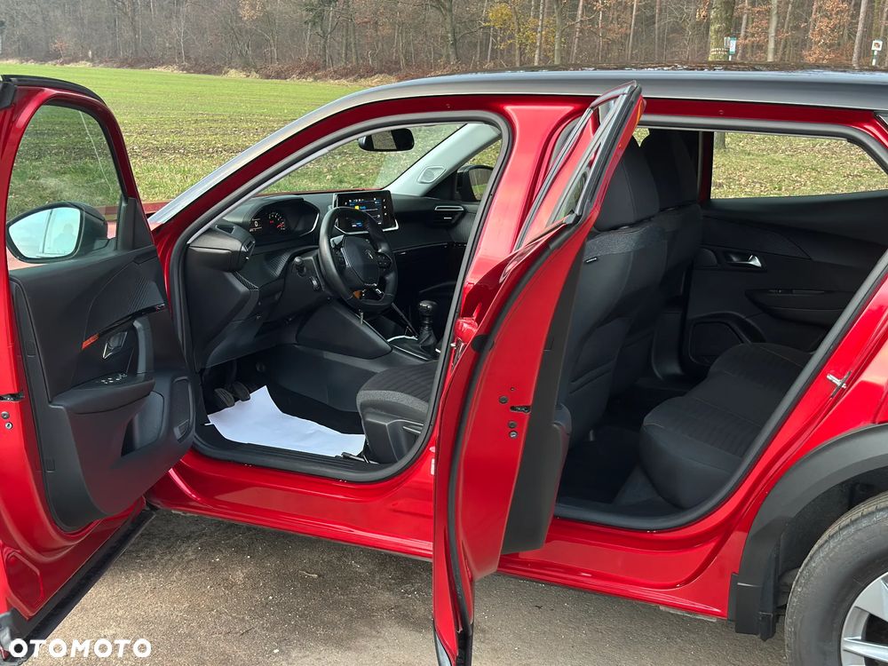 Peugeot 2008 1.2 Pure Tech Allure S&S - 17